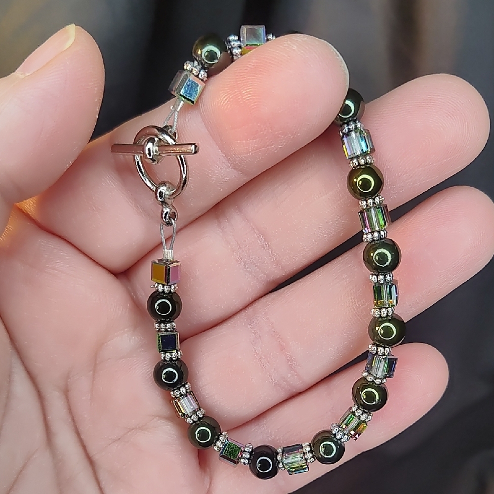 Elegant Green Beaded Bracelet